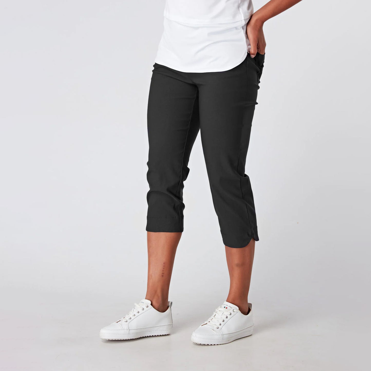 Swing Out Sister Women's Pull-On Stretch Black Golf Capris