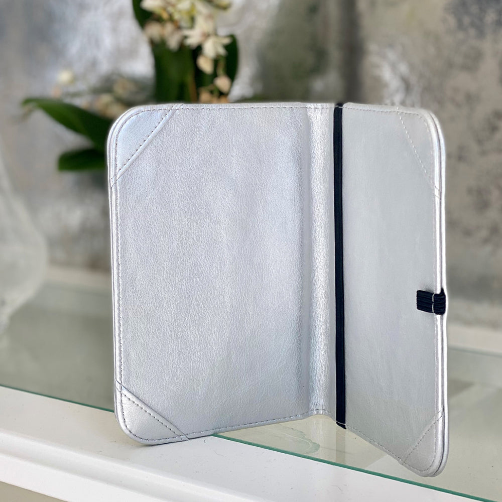 Surprizeshop Metallic Effect Scorecard Holder in Silver