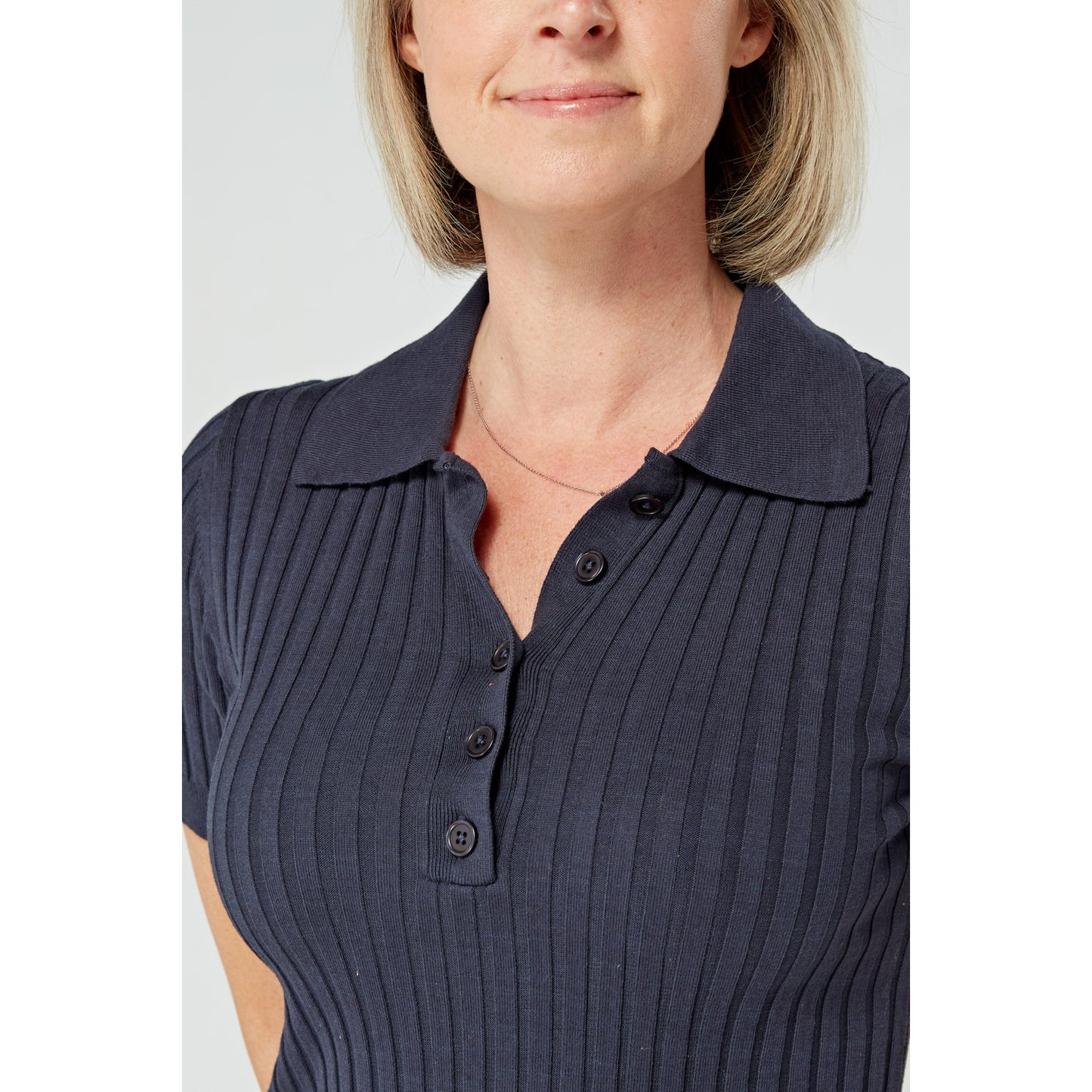 Swing Out Sister Women's Short Sleeve Knitted Top in Navy Blazer