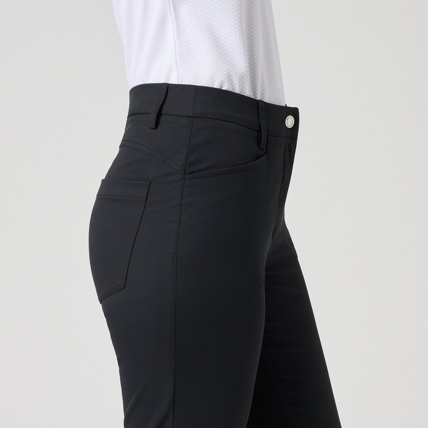 Daily Sports Ladies 7/8 Trousers in Black - The Wardrobe Essential with Timeless Appeal