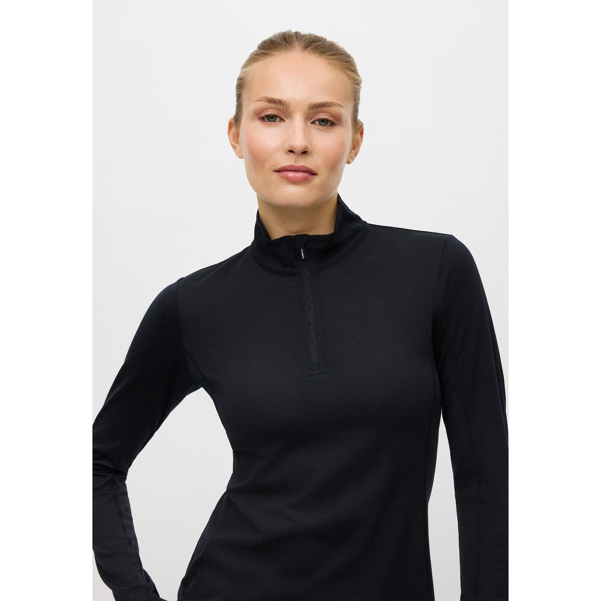 Rohnisch Merino Wool Blend 1/4 Zip Golf Top with Contour Seams in Black
