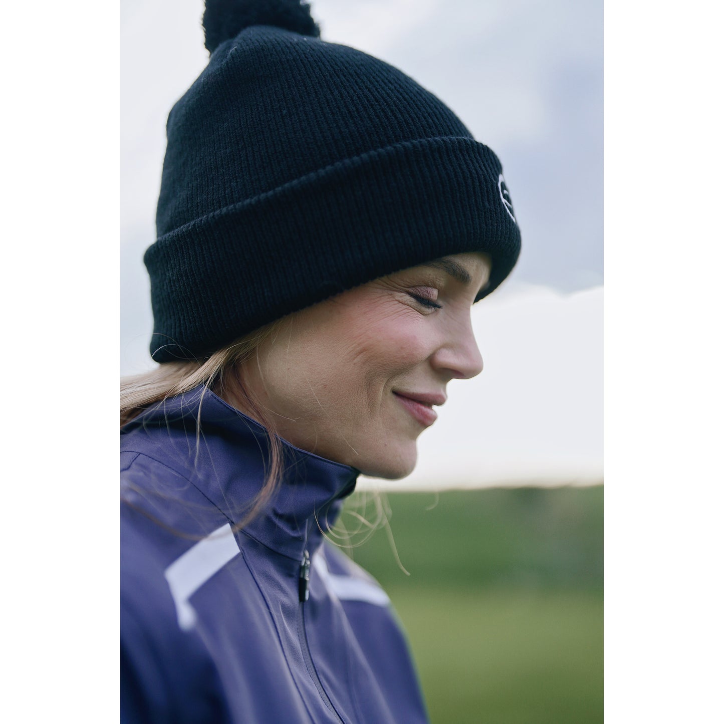 Sunderland Ladies Lightweight Waterproof Jacket - Timeless Protection for Every Round