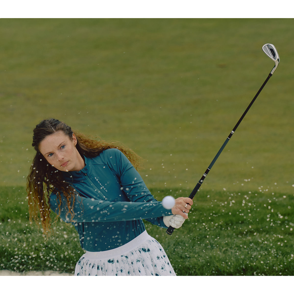Röhnisch Ladies Elegant Zip Neck Stretch Top for Effortless Movement with Every Swing