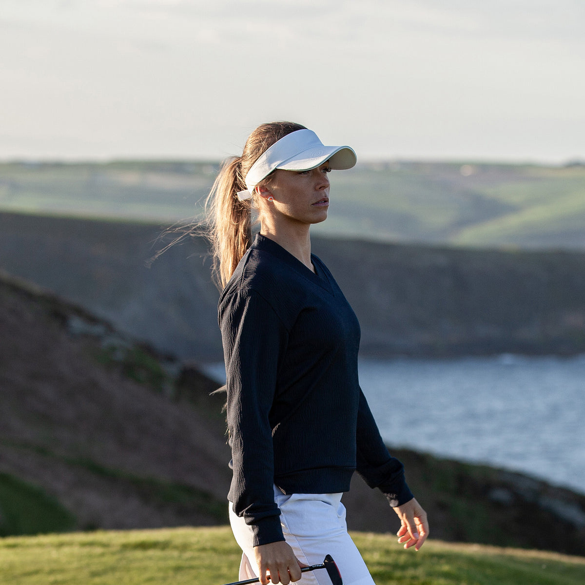 Galvin Green Women's V-Neck Mid-Layer in Navy