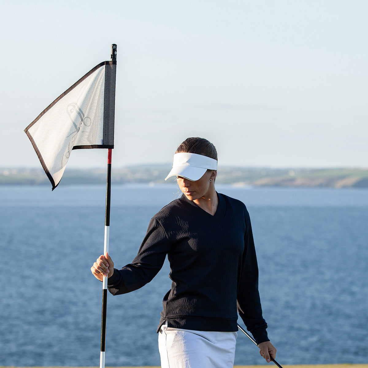 Galvin Green Women's V-Neck Mid-Layer in Navy