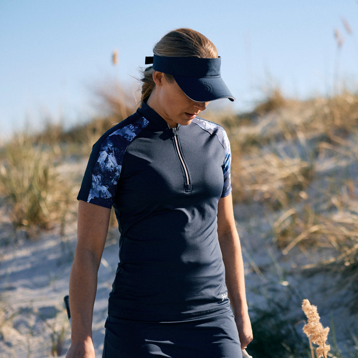 Galvin Green Ladies Zip-Neck Golf Polo with Contemporary Contrast Sleeve Design 