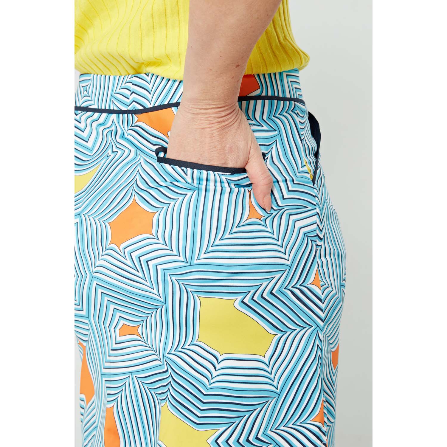 Swing Out Sister Women's Pull-On Wave Pattern Skort