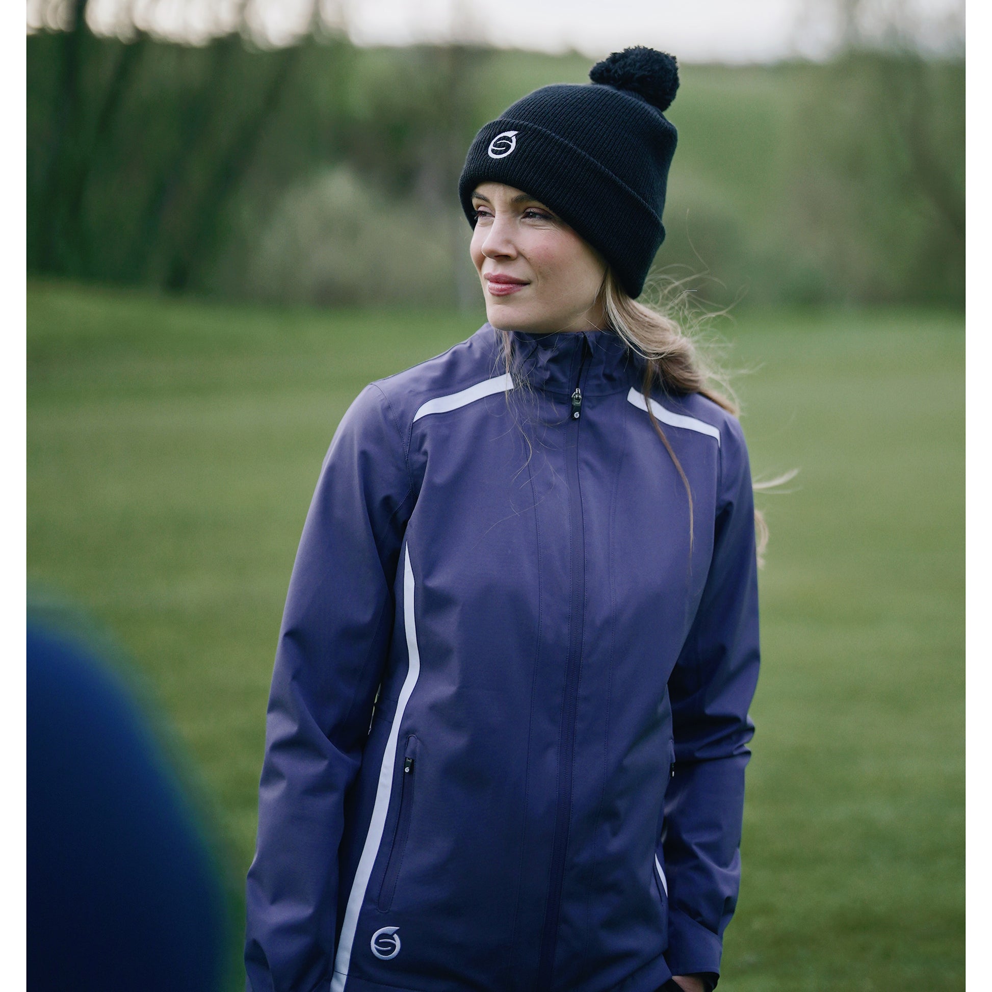 Sunderland Ladies Lightweight Waterproof Jacket - Timeless Protection for Every Round