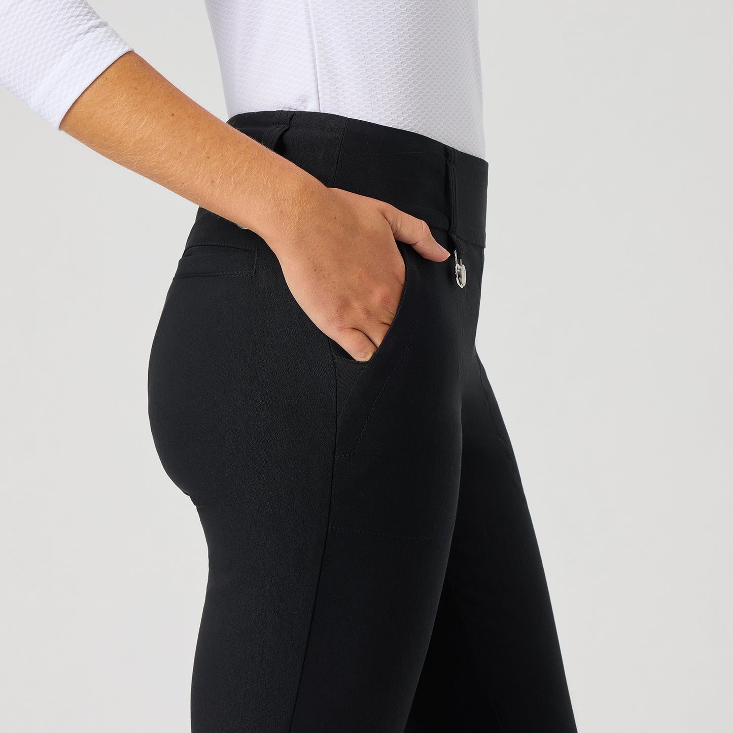 Daily Sports Ladies Pull-On Black Golf Capris